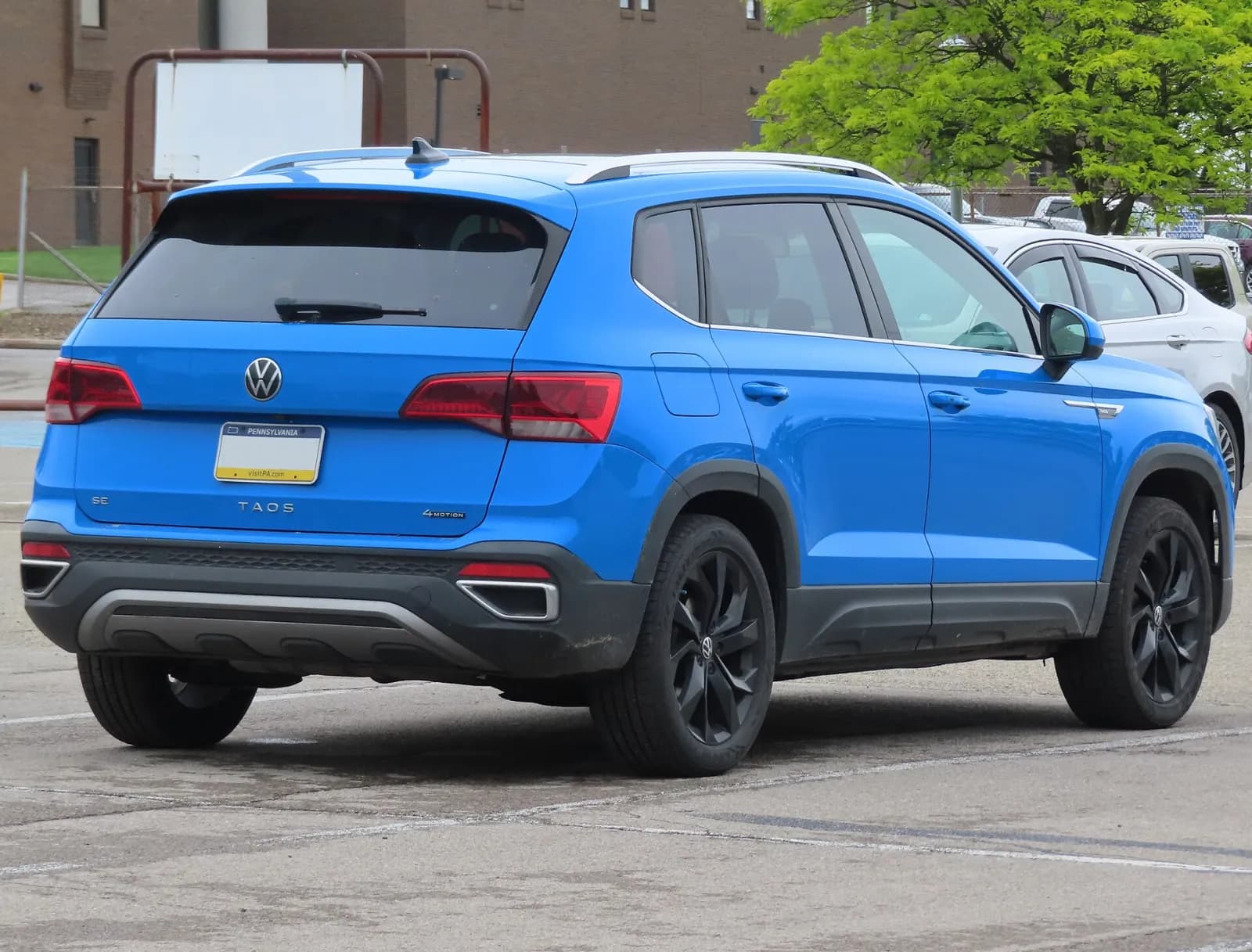 Blue Volkswagen Taos SE 4Motion, rear three-quarter view