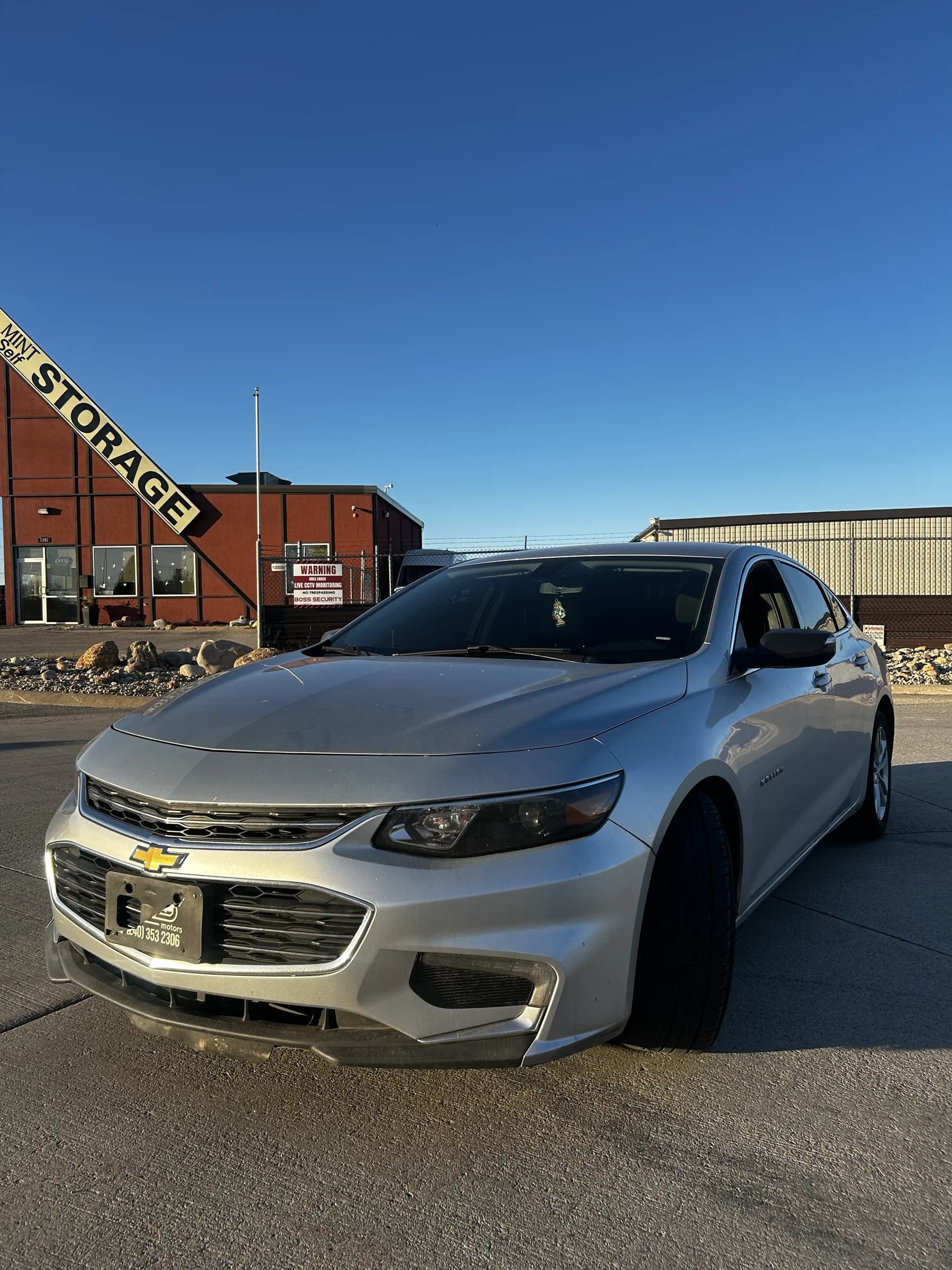 Silver 2018 Chevrolet Malibu LT sedan, front view
