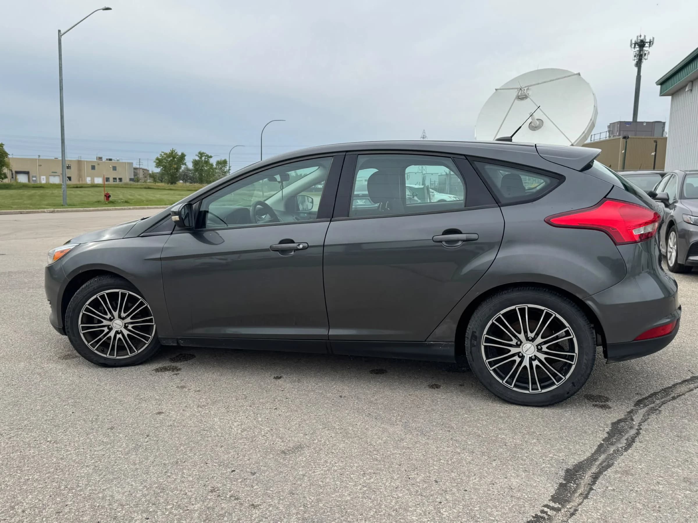 Grey 2016 Ford Focus SE hatchback, driver-side profile