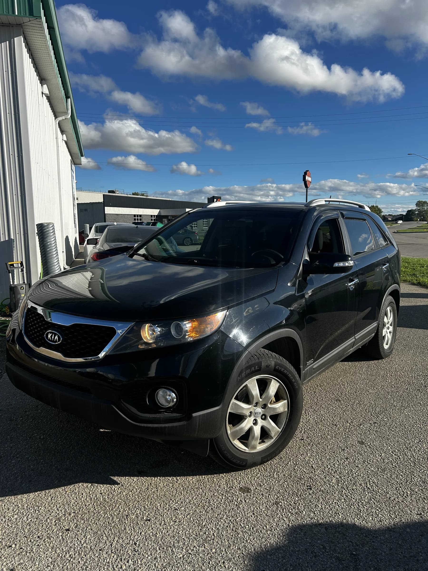 Black 2013 Kia Sorento LX AWD SUV, front three-quarter view