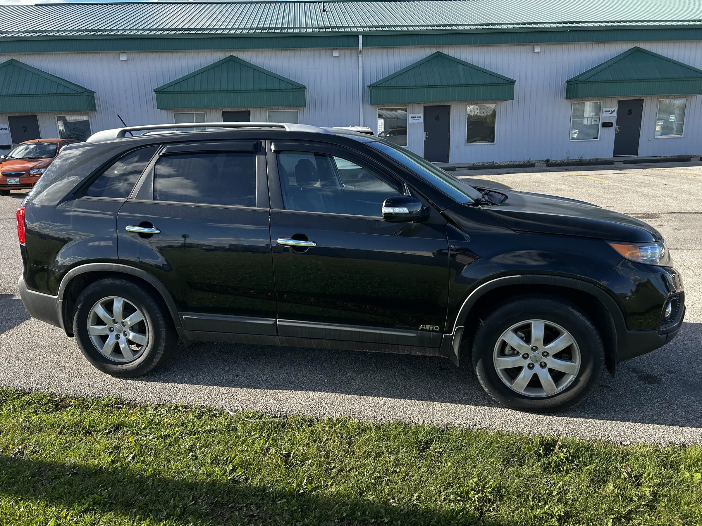 Black 2013 Kia Sorento LX AWD SUV, passenger-side profile